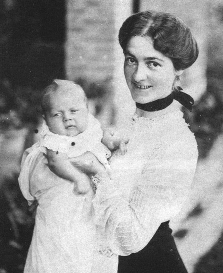 Erik Bler sa majkom Idom, proleće 1903.